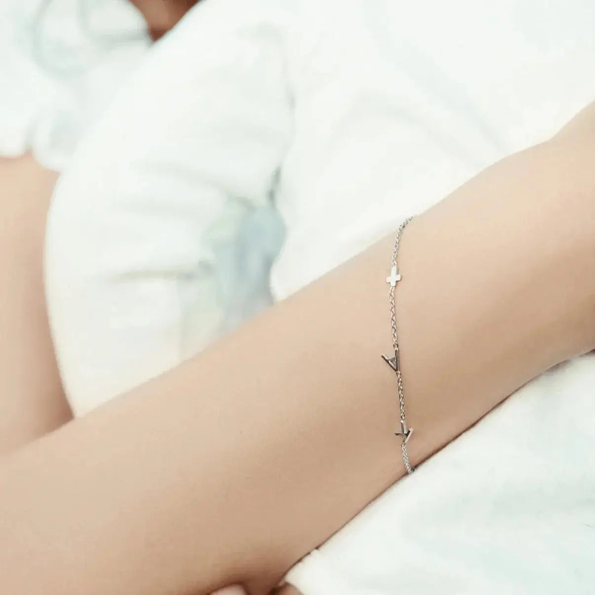 Benutzerdefiniertes Armband mit den lateralen Initialen  ErinnerungSchmuck