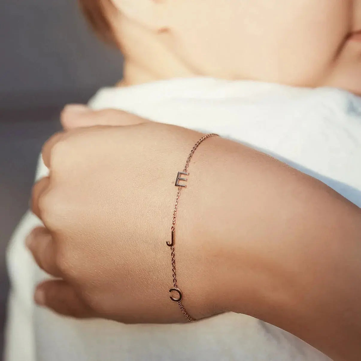 Benutzerdefiniertes Armband mit den lateralen Initialen  ErinnerungSchmuck