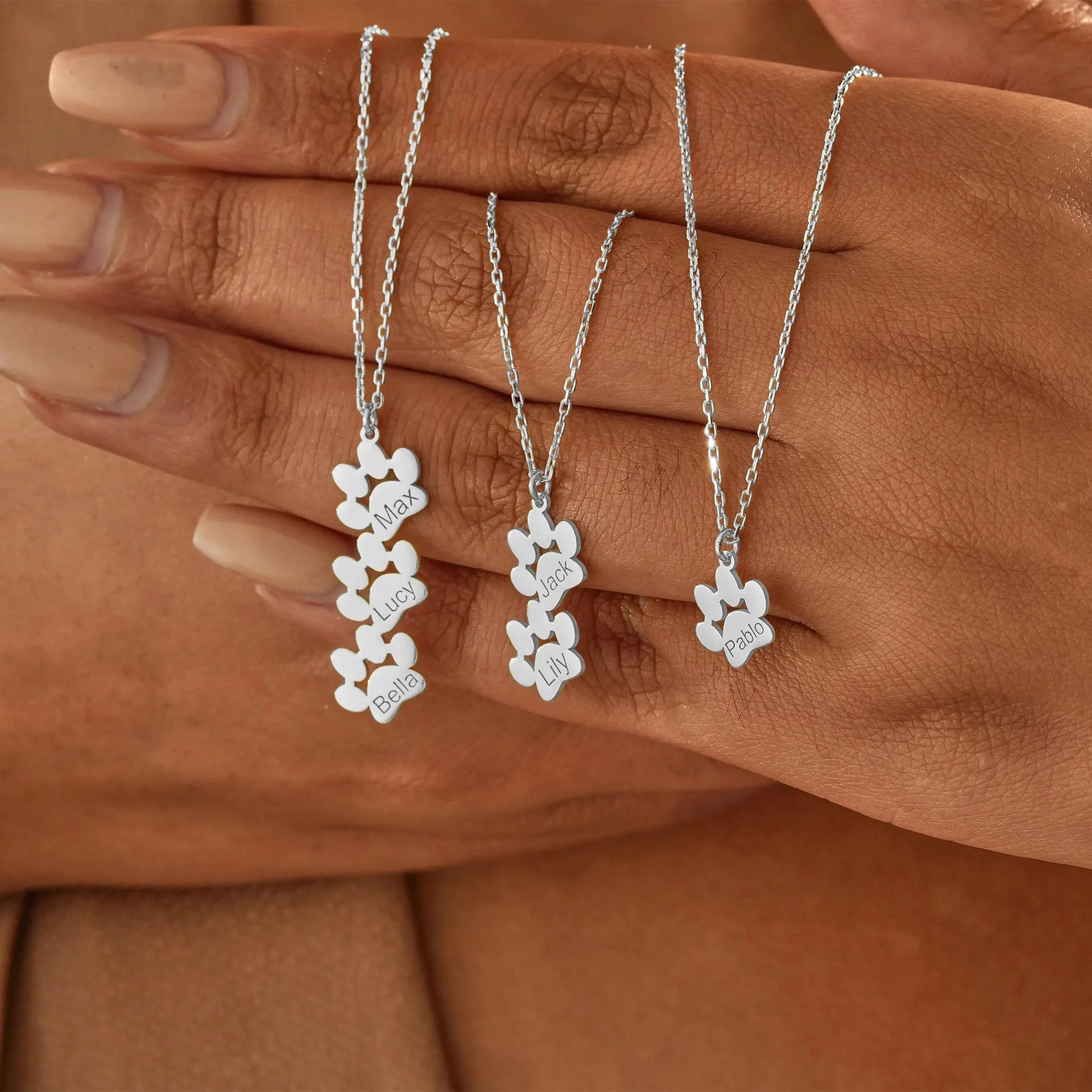 Personalisierte Halskette mit Namen und Pfote  ErinnerungSchmuck