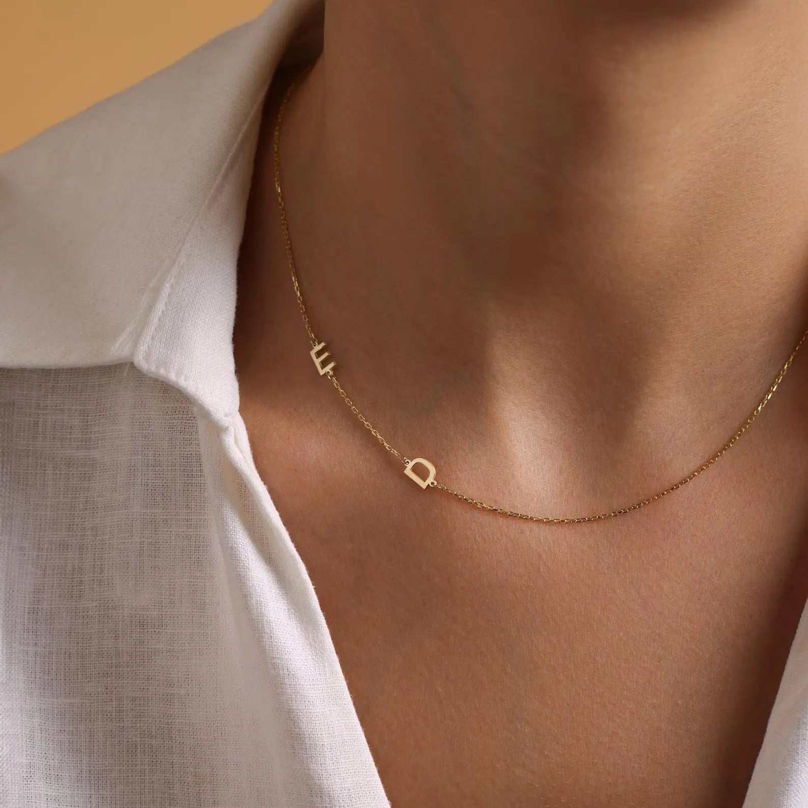 Personalisierte Halskette mit den lateralen Initialen  ErinnerungSchmuck