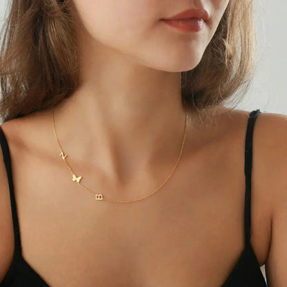 Personalisierte Halskette mit den lateralen Initialen  ErinnerungSchmuck