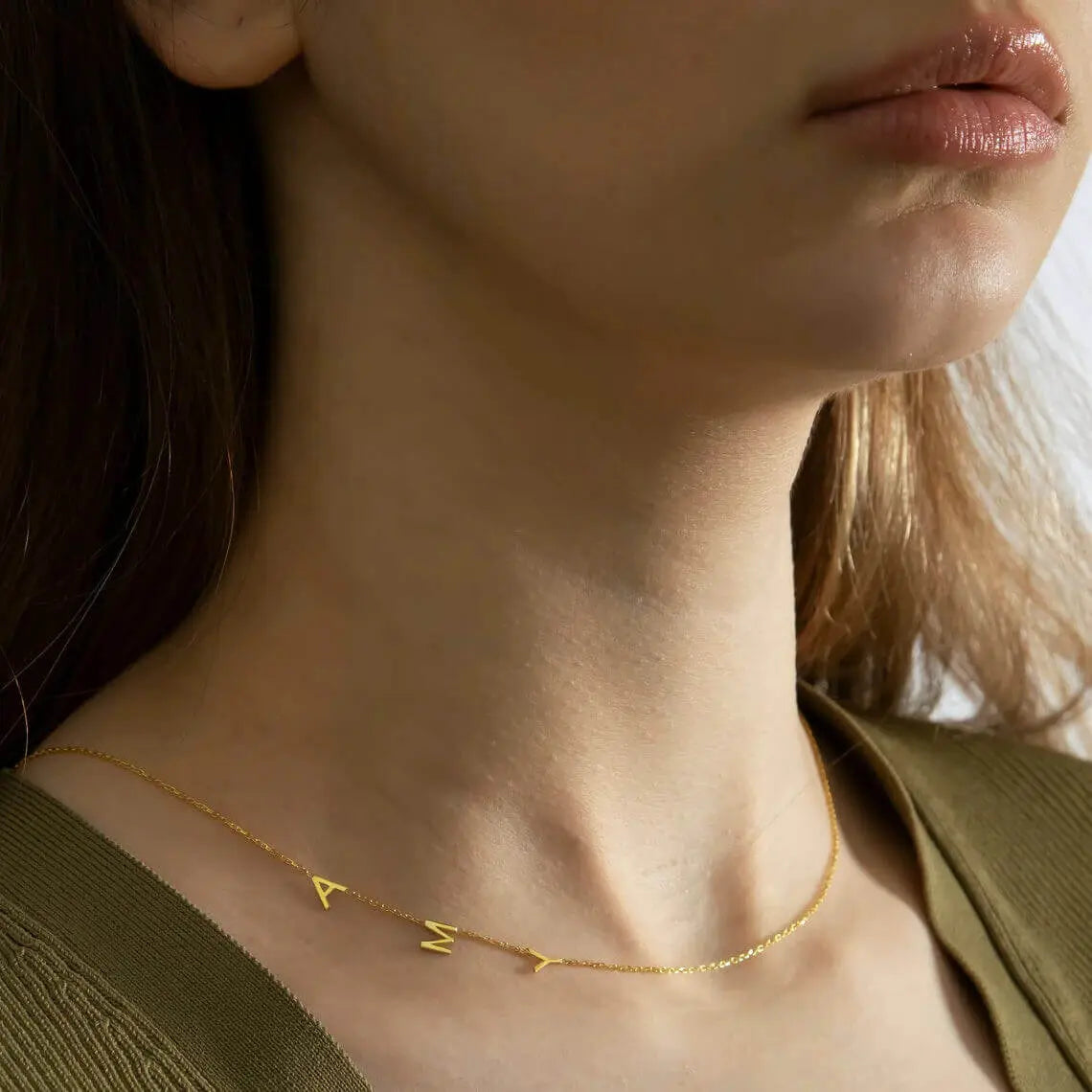 Personalisierte Halskette mit den lateralen Initialen  ErinnerungSchmuck