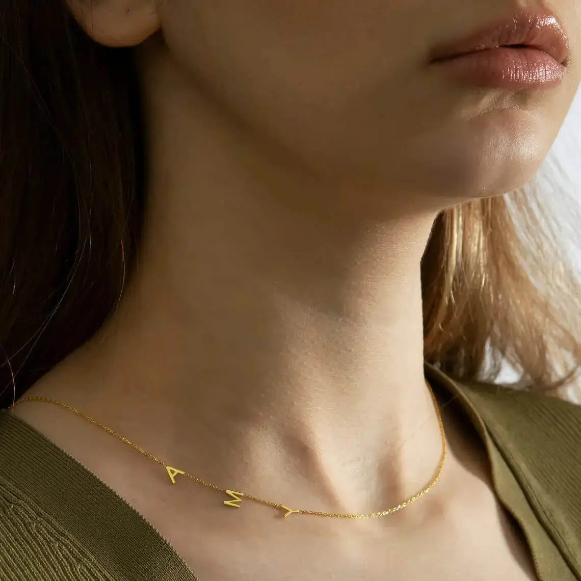 Personalisierte Halskette mit den lateralen Initialen  ErinnerungSchmuck