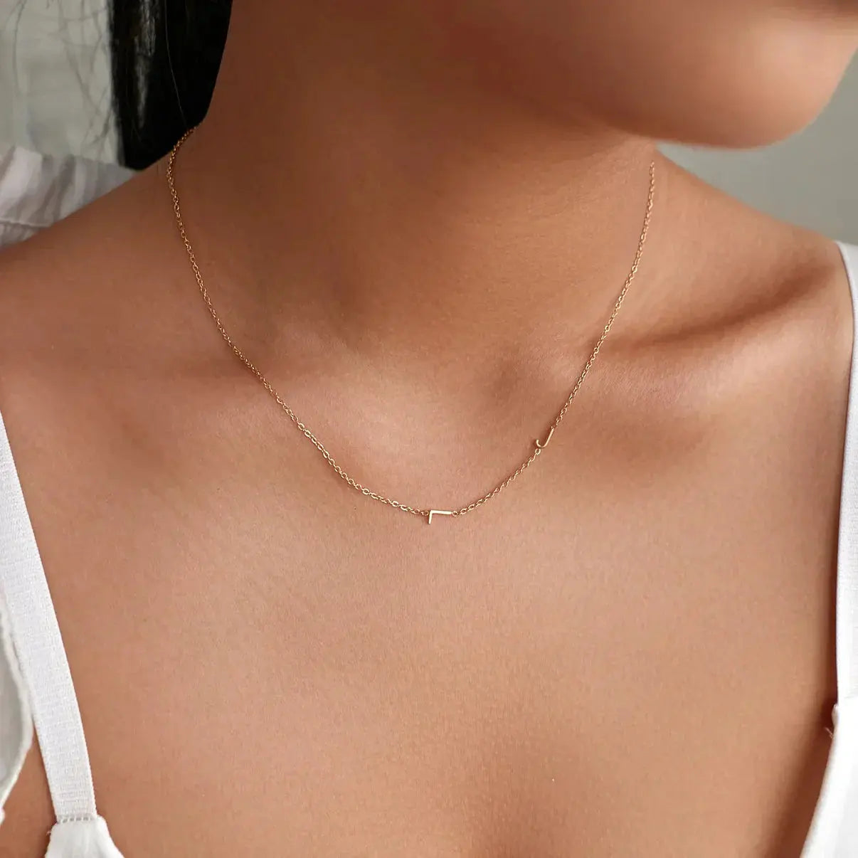 Personalisierte Halskette mit den lateralen Initialen  ErinnerungSchmuck
