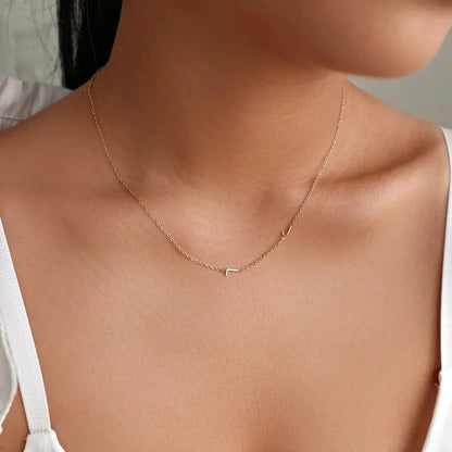 Personalisierte Halskette mit den lateralen Initialen  ErinnerungSchmuck