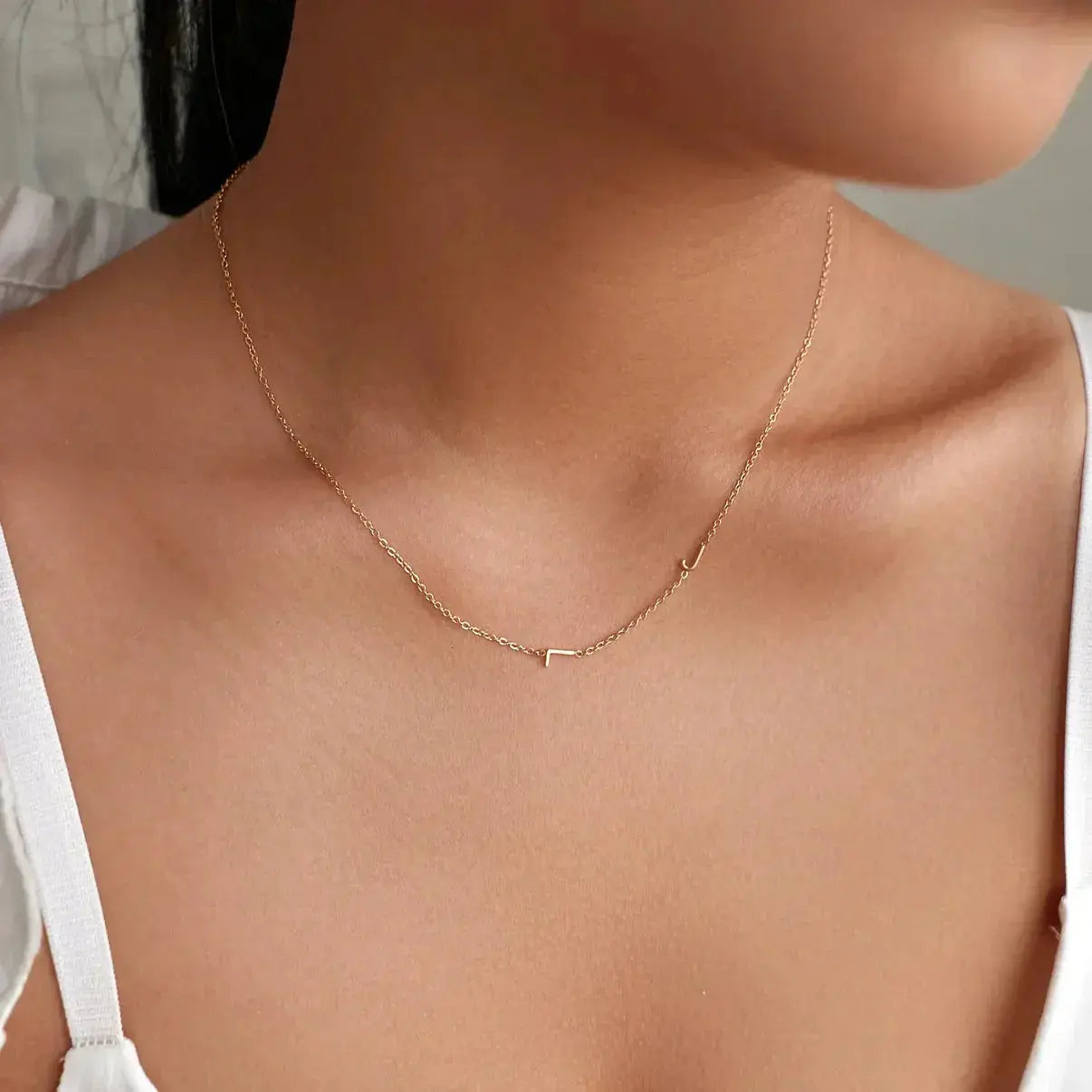 Personalisierte Halskette mit den lateralen Initialen  ErinnerungSchmuck