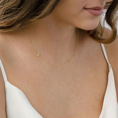 Personalisierte Halskette mit den lateralen Initialen  ErinnerungSchmuck