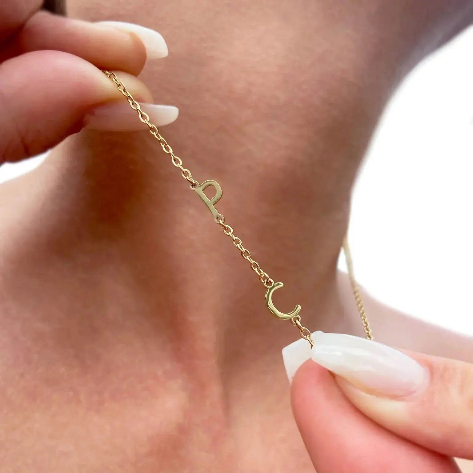 Personalisierte Halskette mit den lateralen Initialen  ErinnerungSchmuck