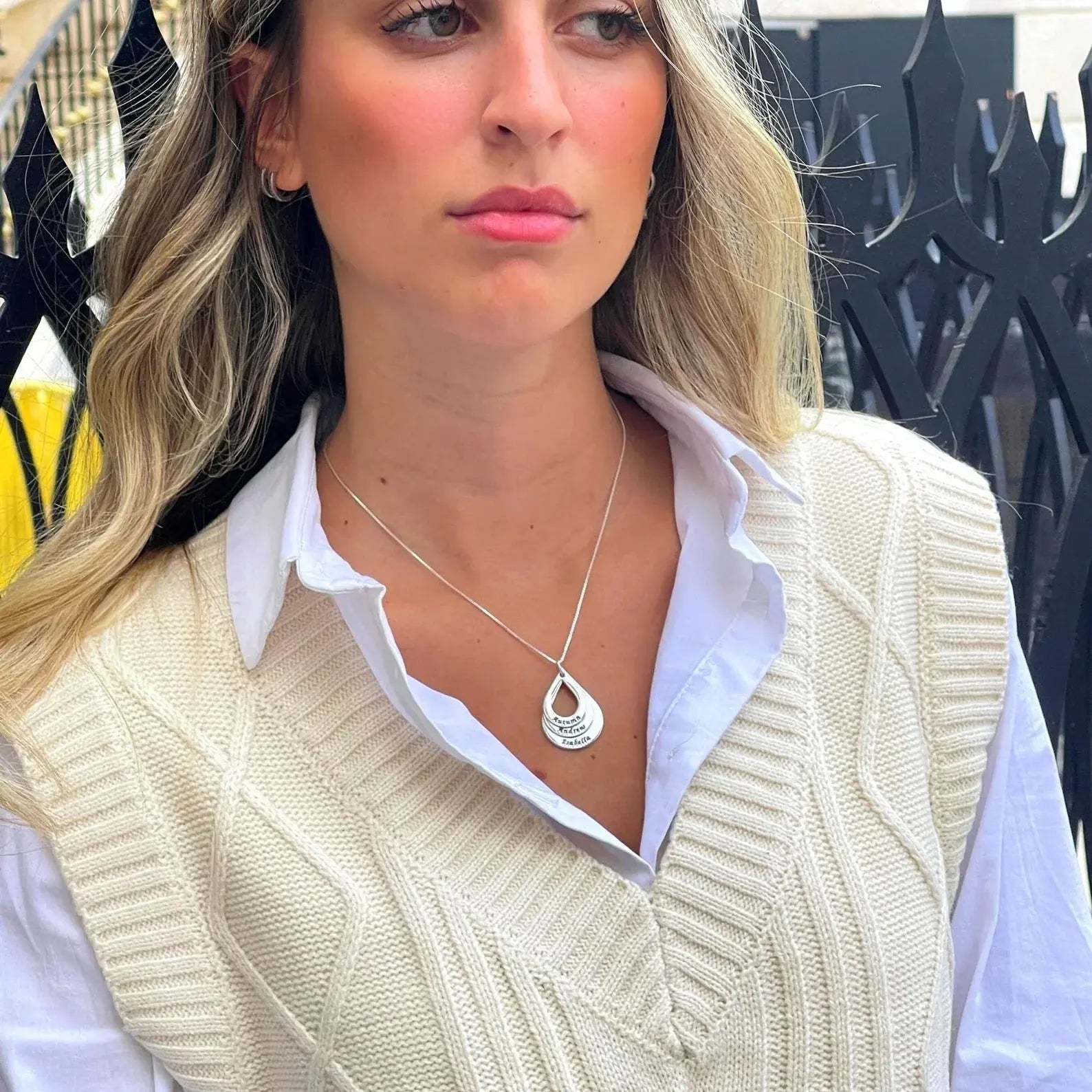Personalisierter Tropfenhals mit Namen  ErinnerungSchmuck