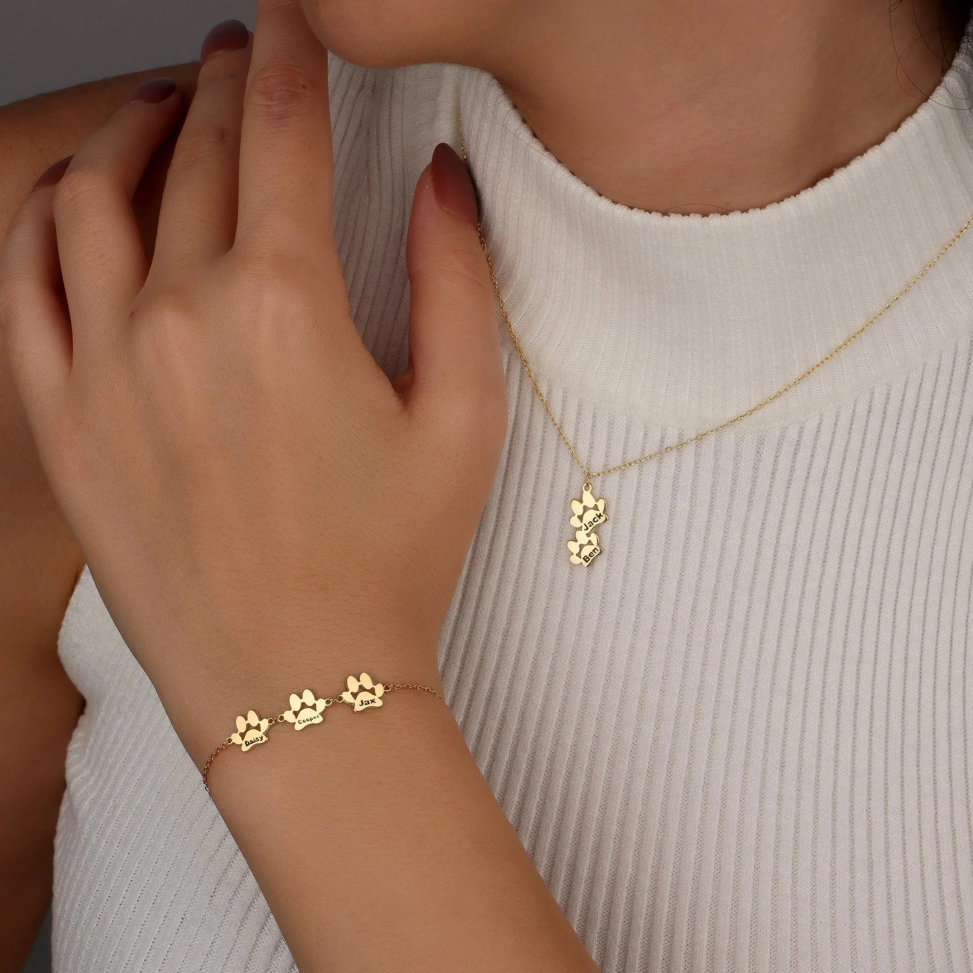 Personalisiertes Armband mit Pfoten -veranlagter Name  ErinnerungSchmuck